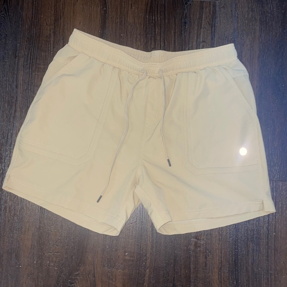 Khaki shorts size Large